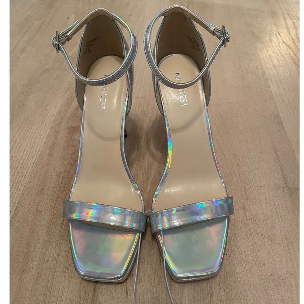 NWOT Nine West holographic strappy heels size 8.5